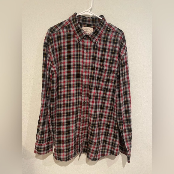 St John’s Bay Gray and Red plaid button down Size XL - Picture 1 of 4
